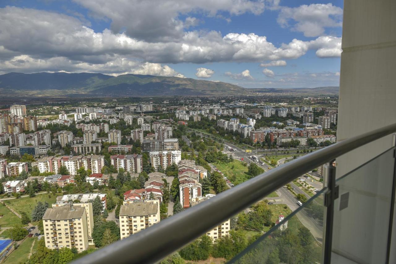 Sky Deluxe 3 Fitness & Spa Apartment Скопие Екстериор снимка