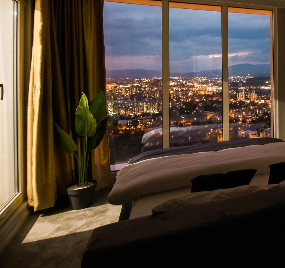 Sky Deluxe 3 Fitness & Spa Apartment Скопие Екстериор снимка